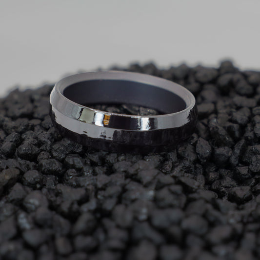 Schwarzer Keramikring – Breiter eckiger Ring, modern und kratzfest