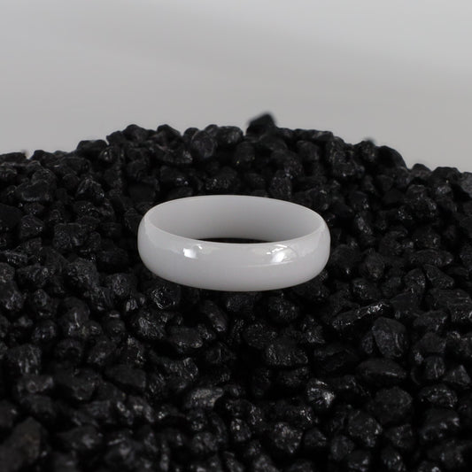 Weißer Keramikring – Dünner Bandring, zart und minimalistisch