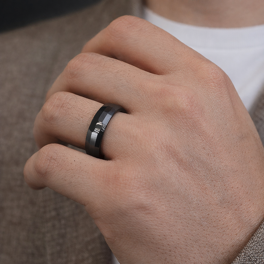 Schwarzer Keramikring – Breiter eckiger Ring, modern und kratzfest