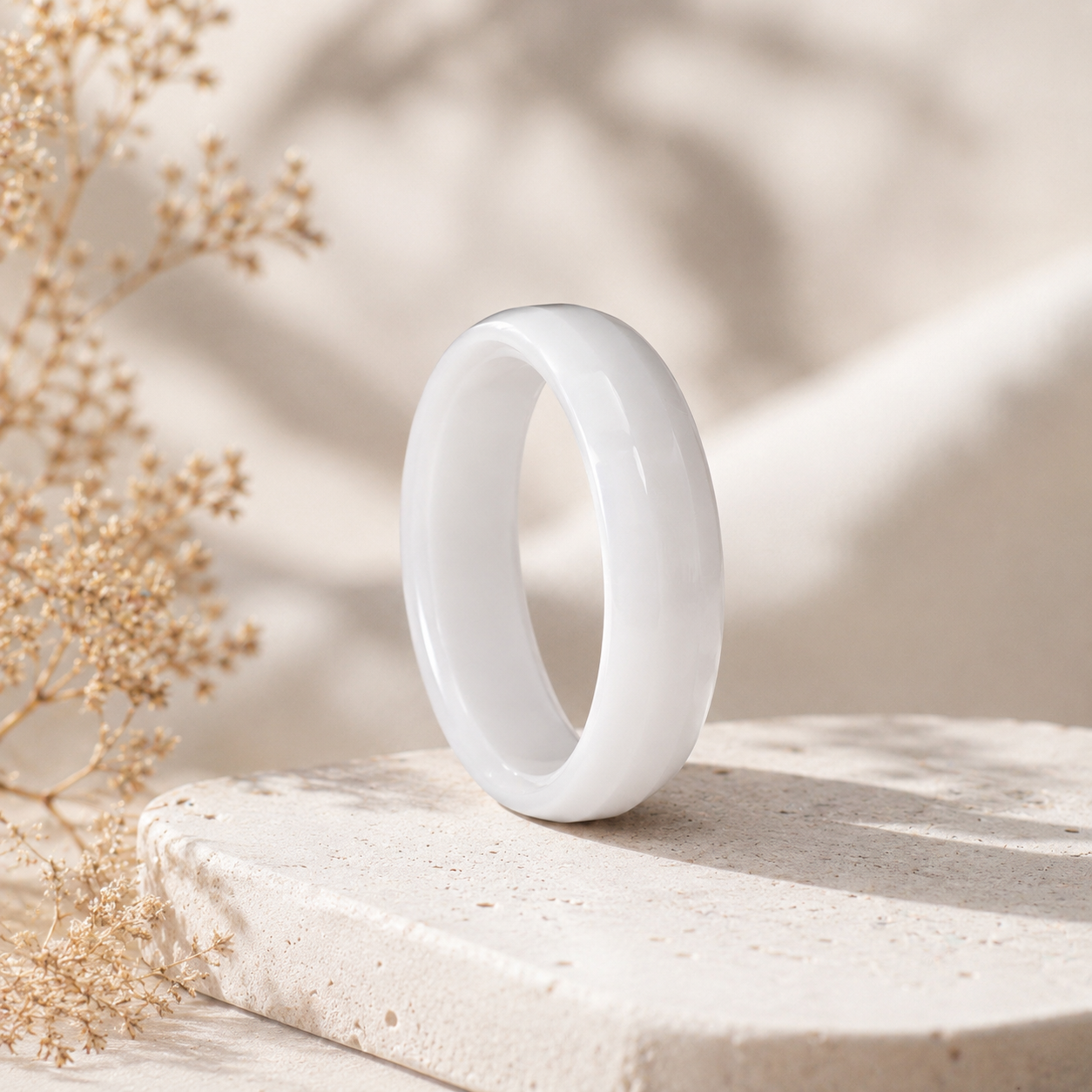 Weißer Keramikring – Breiter eckiger Ring, modern und minimalistisch