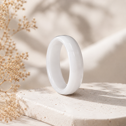 Weißer Keramikring – Breiter eckiger Ring, modern und minimalistisch