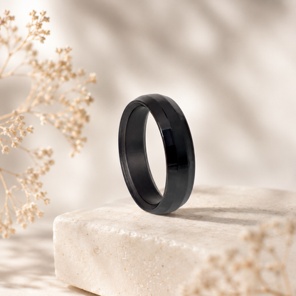 Schwarzer Keramikring – Breiter eckiger Ring, modern und kratzfest