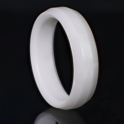 Weißer Keramikring – Breiter eckiger Ring, modern und minimalistisch