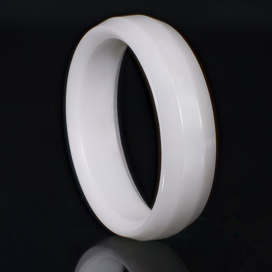 Weißer Keramikring – Breiter eckiger Ring, modern und minimalistisch