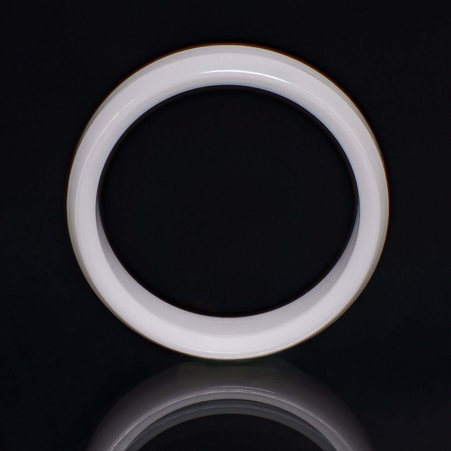 Weißer Keramikring – Breiter eckiger Ring, modern und minimalistisch