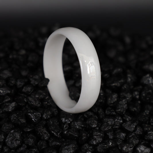 Weißer Keramikring – Dünner Bandring, zart und minimalistisch